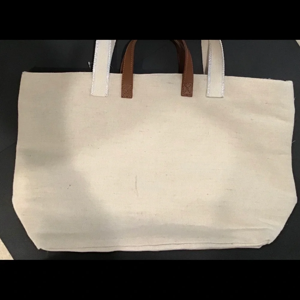 Chicos nwt canvas